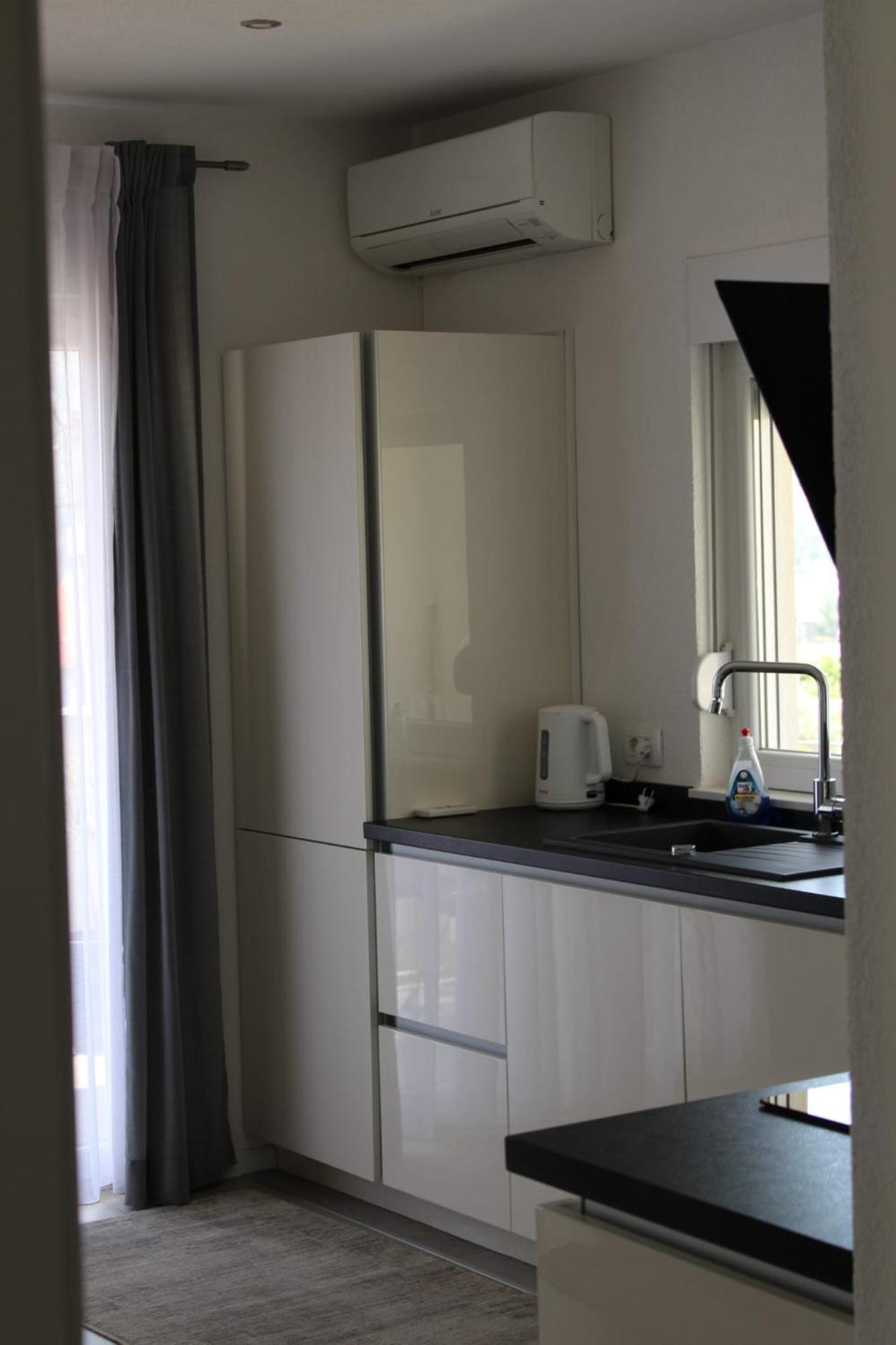 Apartment Merry - Free Garage & Parking Mostar Exterior photo