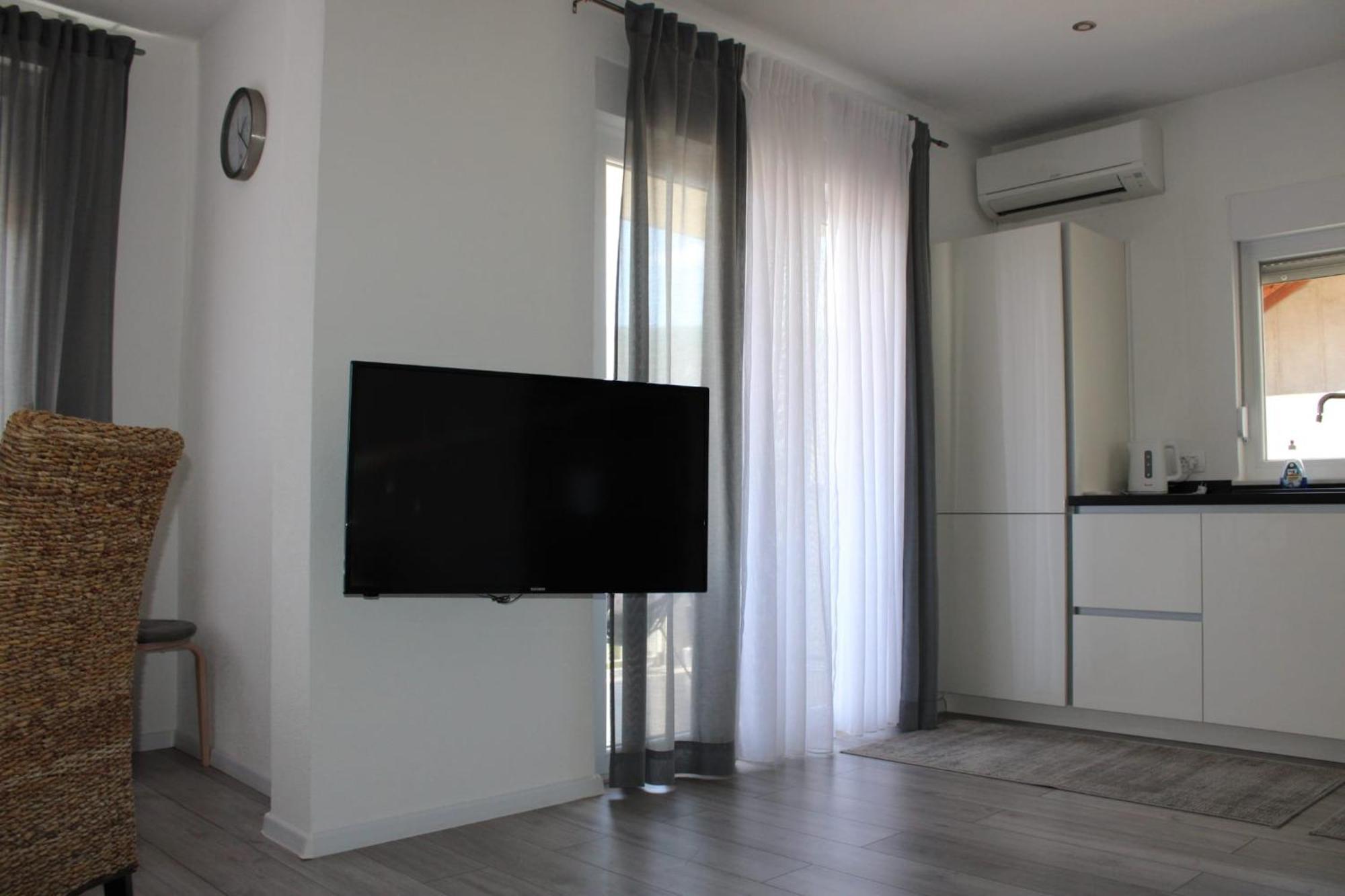 Apartment Merry - Free Garage & Parking Mostar Exterior photo